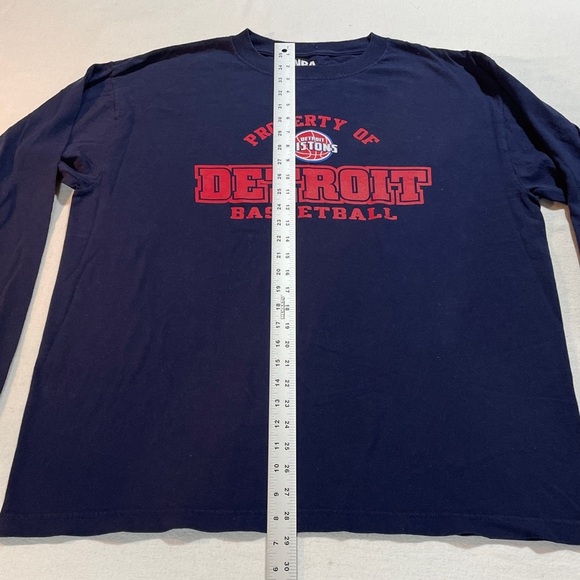 Vintage Y2K NBA Property of Detroit Pistons Basketball Navy long sleeve Tee - Picture 6 of 14